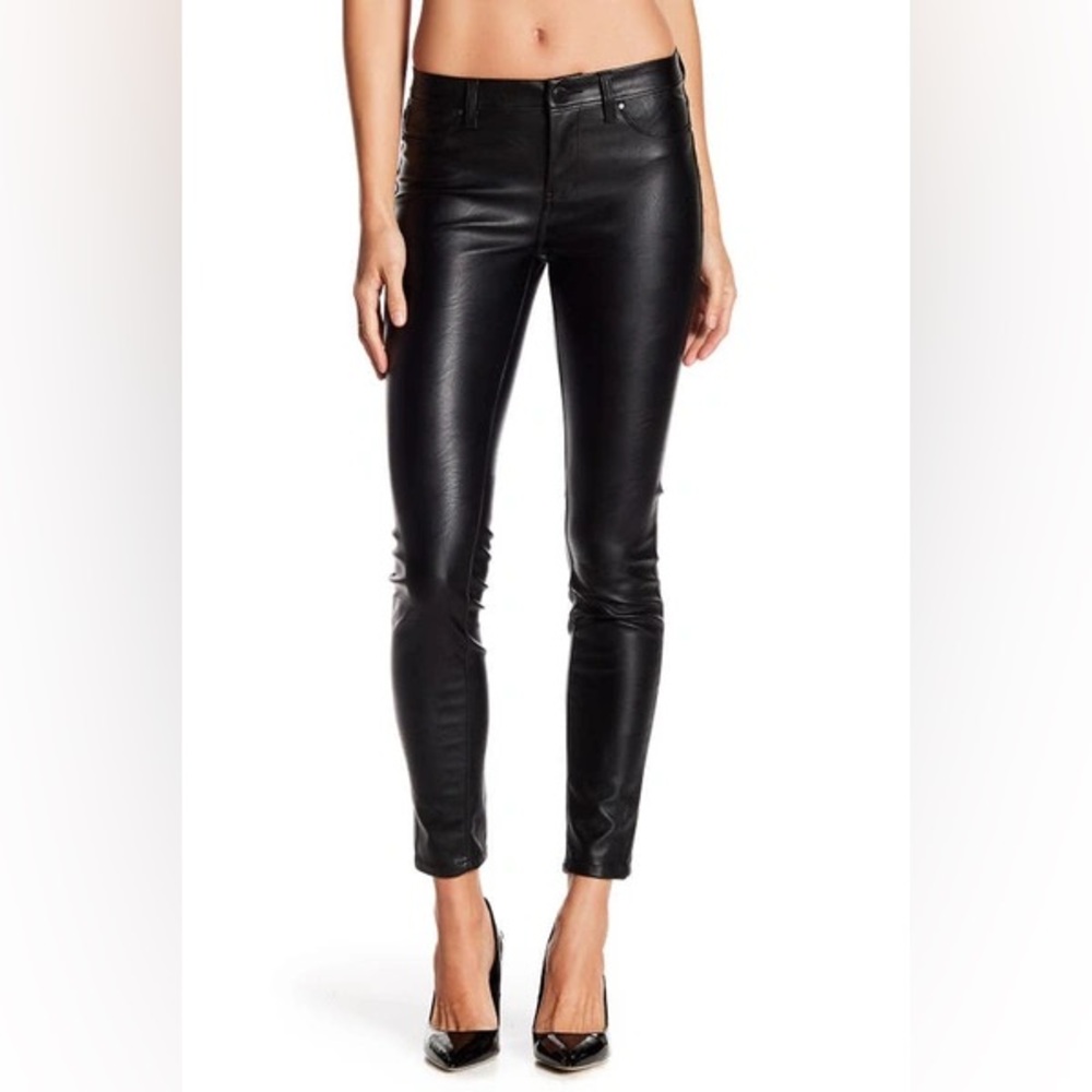 BLANKNYC Black Faux Leather Skinny Pants in “Eight Ball” Size 29